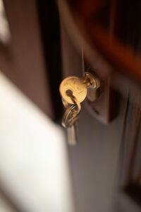 Патрон на входна врата с ключ